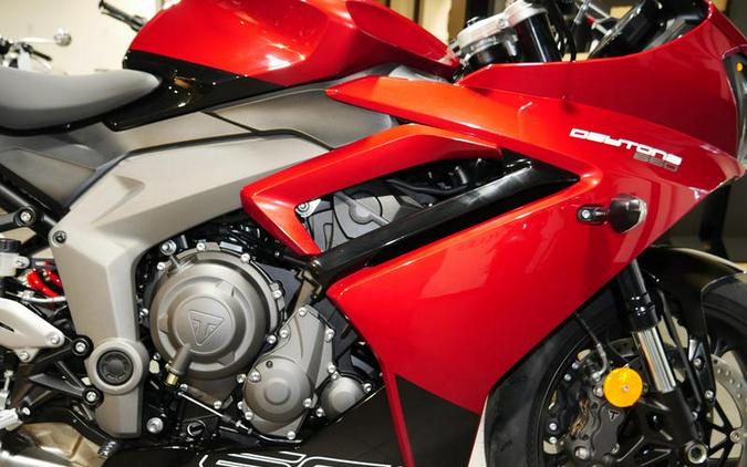 2025 Triumph Daytona 660 Carnival Red/Sapphire Black
