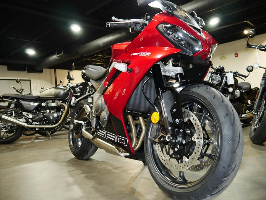 2025 Triumph Daytona 660 Carnival Red/Sapphire Black