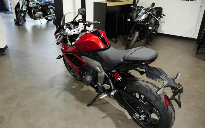 2025 Triumph Daytona 660 Carnival Red/Sapphire Black