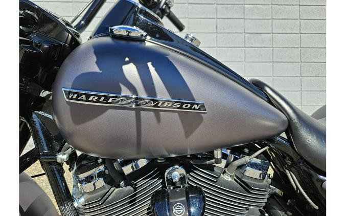 2017 Harley-Davidson® FLHRXS Road King® Special