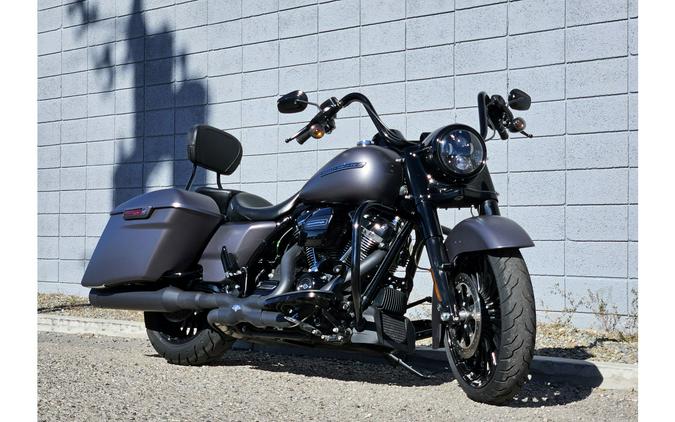 2017 Harley-Davidson® FLHRXS Road King® Special