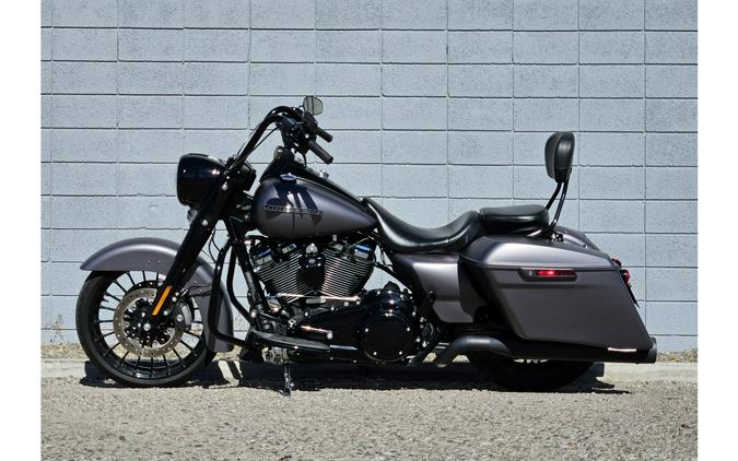 2017 Harley-Davidson® FLHRXS Road King® Special