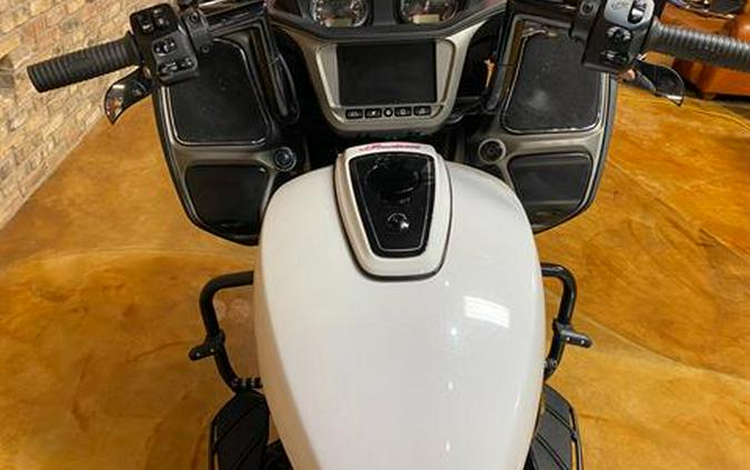 2020 Indian Motorcycle Challenger® Dark Horse®