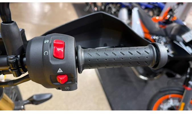 2026 Triumph Scrambler 400 XC