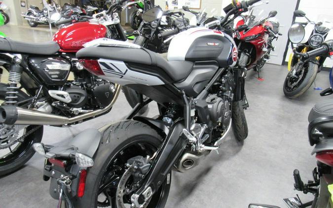 2025 Triumph TRIDENT 660 TRIPLE TRIBUTE 660 ED.