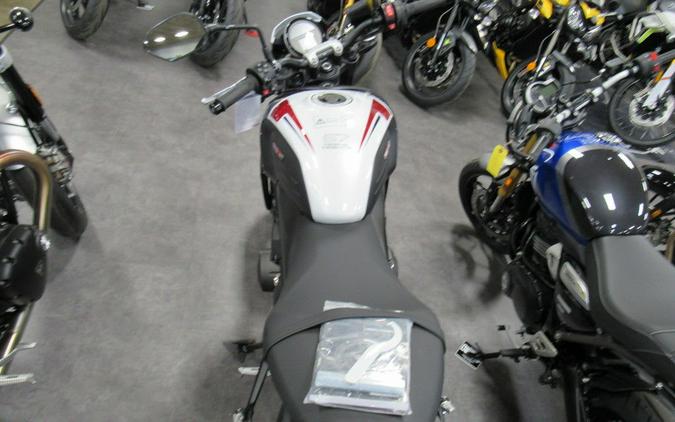 2025 Triumph TRIDENT 660 TRIPLE TRIBUTE 660 ED.