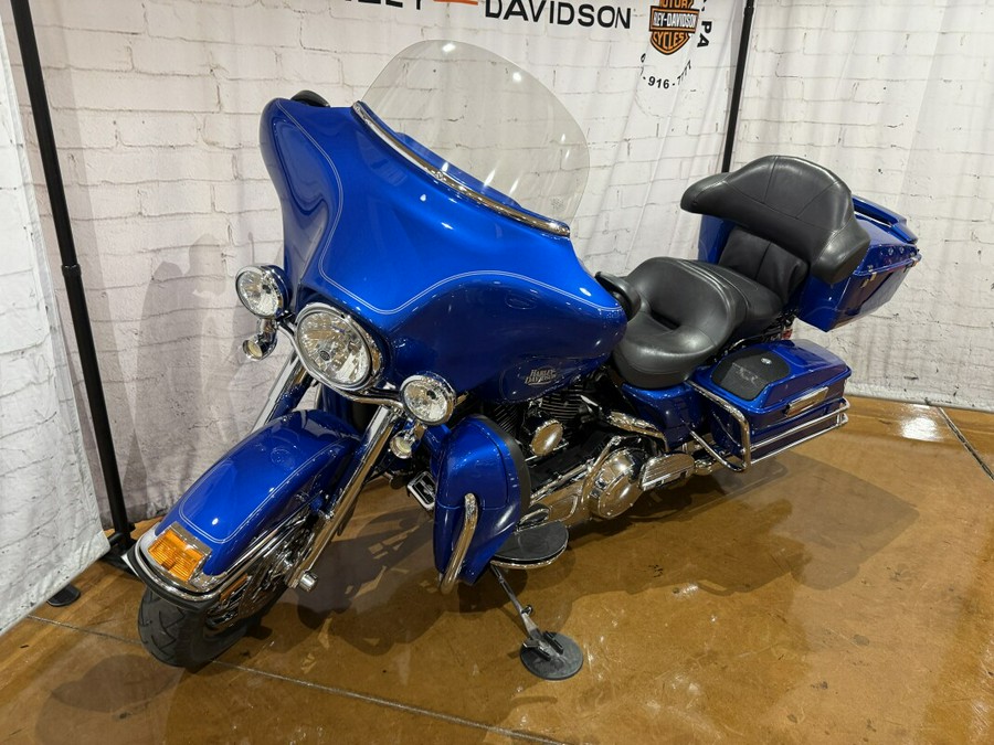 2008 Harley-Davidson® Electra Glide® Classic FLHTC 651814 PAC BLUE PRL W/PINSTRIPE