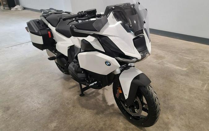2026 BMW R 1300 RT Alpine White 3