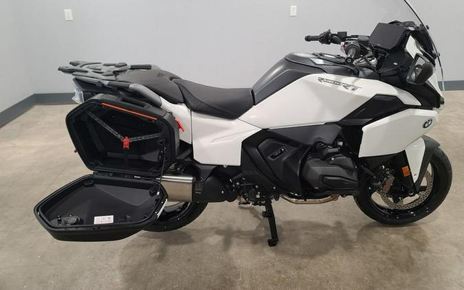 2026 BMW R 1300 RT Alpine White 3