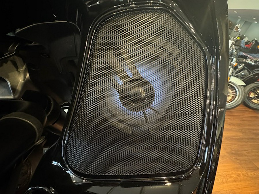 2025 Indian Motorcycle® Pursuit 112 Dark Horse® with PowerBand Audio Package