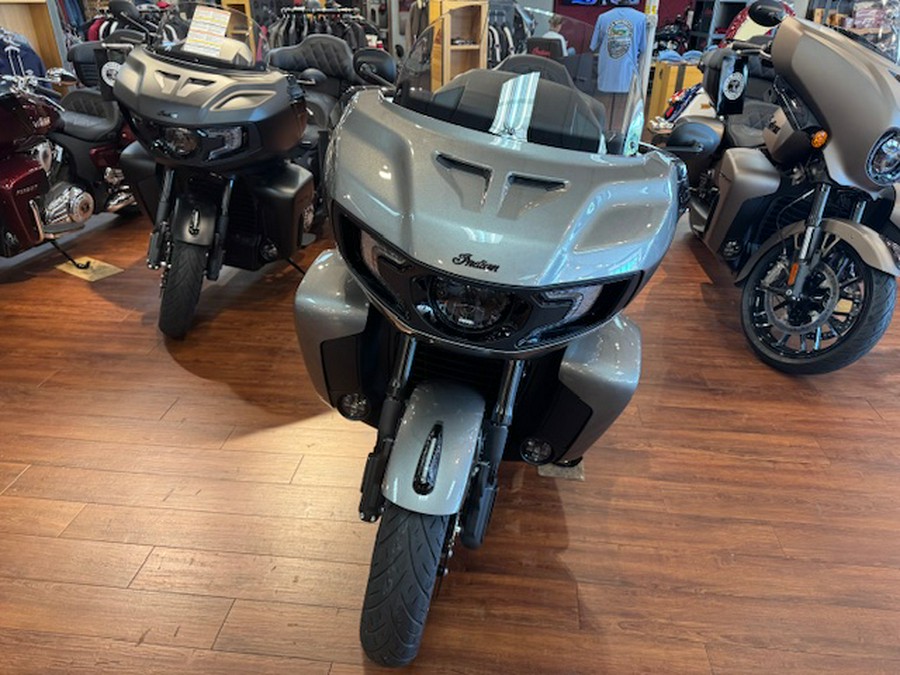 2025 Indian Motorcycle® Pursuit 112 Dark Horse® with PowerBand Audio Package