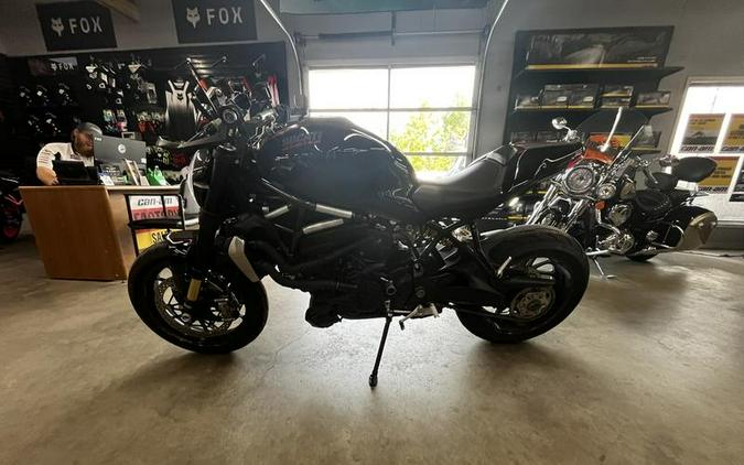 2016 Ducati M1200R