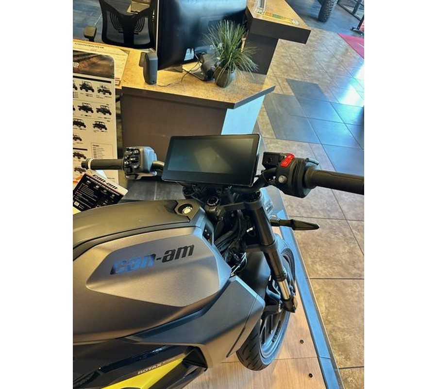 2025 Can-Am® Pulse Carbon Black