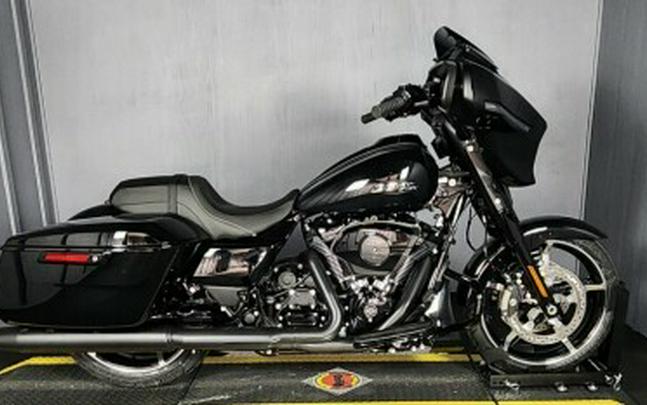 2024 Harley-Davidson Street Glide® FLHX VIVID BLACK