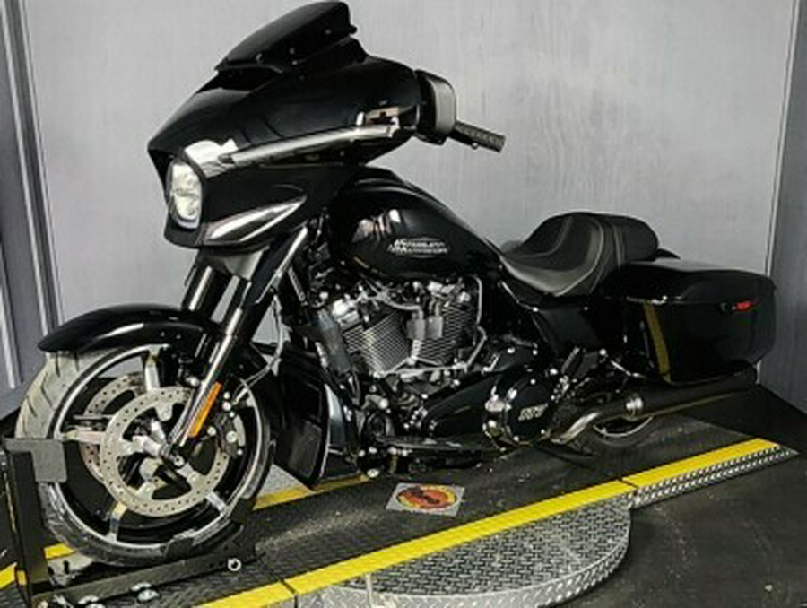 2024 Harley-Davidson Street Glide® FLHX VIVID BLACK