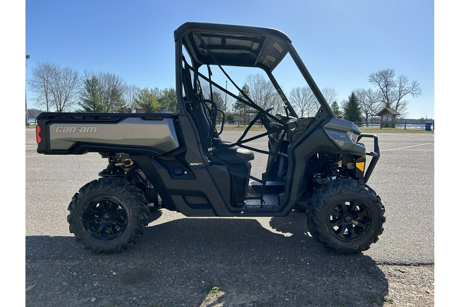 2024 Can-Am SSV DEF XT 64 HD10 GY 24 XT HD10