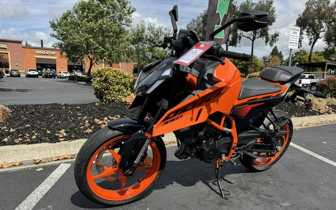 2025 KTM 390 Duke