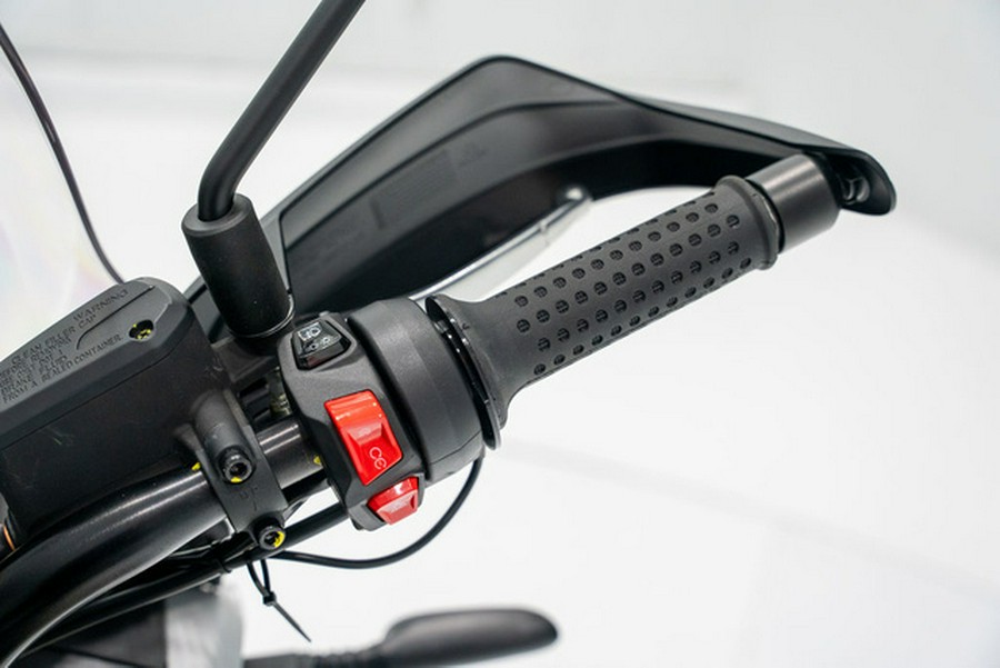 2025 Moto Guzzi V85 TT Travel