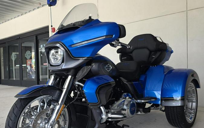 2026 Harley-Davidson® CVO Street Glide 3 Limited Electric Coast CVO Two-Tone