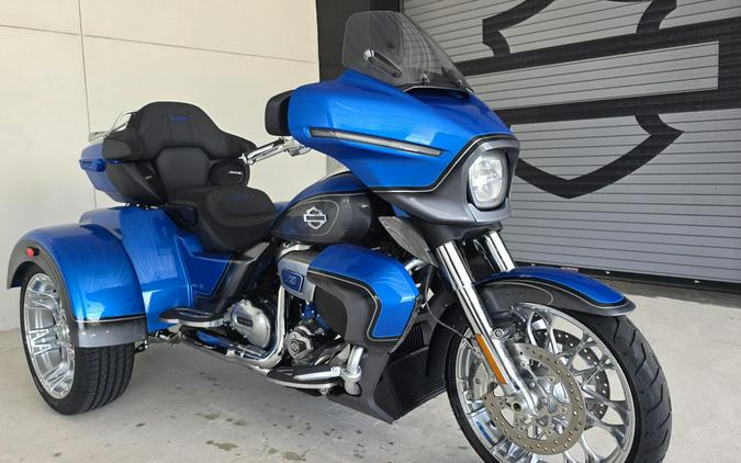 2026 Harley-Davidson® CVO Street Glide 3 Limited Electric Coast CVO Two-Tone