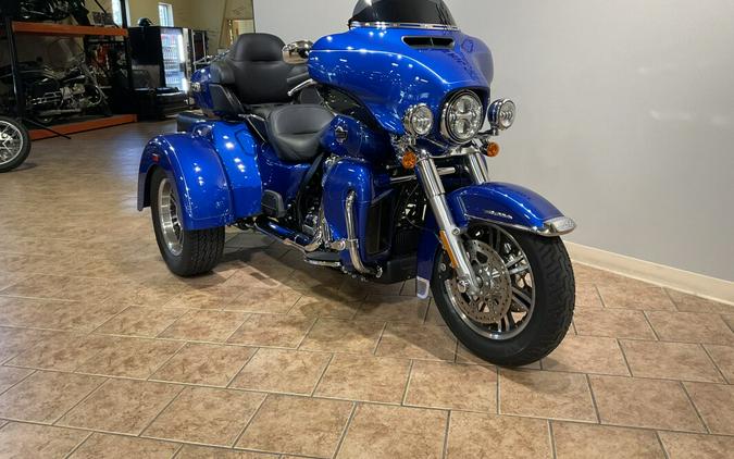 2024 Harley-Davidson® Tri Glide® Ultra Blue Burst FLHTCUTG