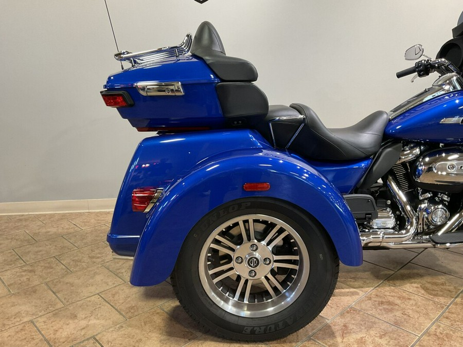 2024 Harley-Davidson® Tri Glide® Ultra Blue Burst FLHTCUTG
