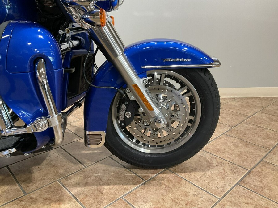 2024 Harley-Davidson® Tri Glide® Ultra Blue Burst FLHTCUTG