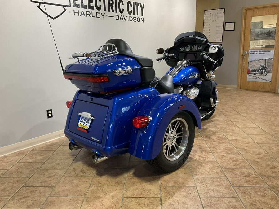 2024 Harley-Davidson® Tri Glide® Ultra Blue Burst FLHTCUTG