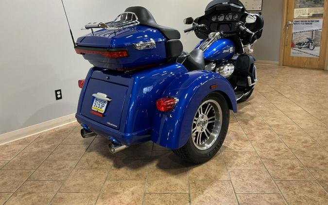 2024 Harley-Davidson® Tri Glide® Ultra Blue Burst FLHTCUTG