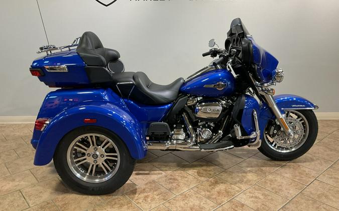 2024 Harley-Davidson® Tri Glide® Ultra Blue Burst FLHTCUTG