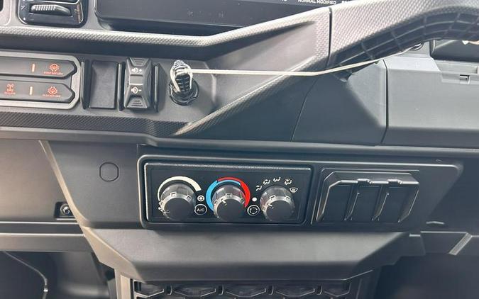 2026 Can-Am® Defender MAX XT CAB HD11 With 10.25 in.display