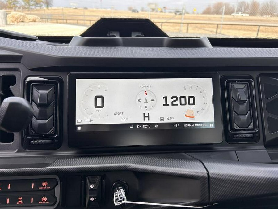 2026 Can-Am® Defender MAX XT CAB HD11 With 10.25 in.display