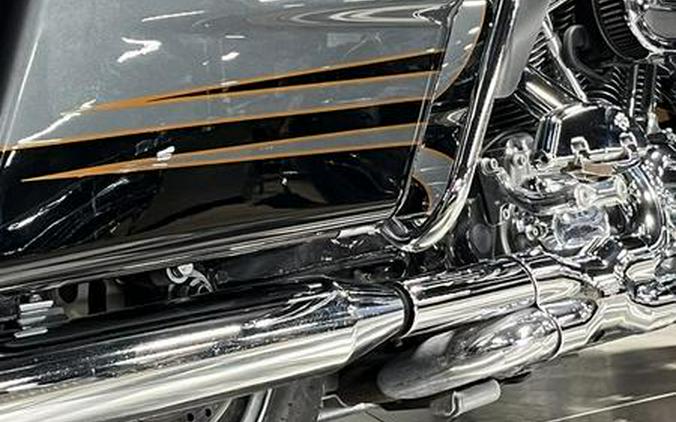 2016 Harley-Davidson® FLTRUSE - CVO™ Road Glide Ultra®