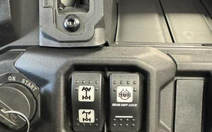 2025 Can-Am® Defender DPS HD10