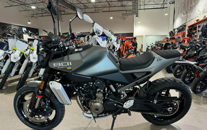 2027 Husqvarna Svartpilen 801 SE