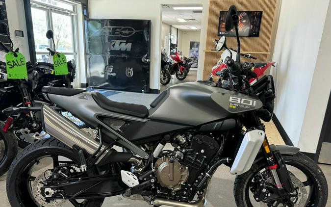 2027 Husqvarna Svartpilen 801 SE