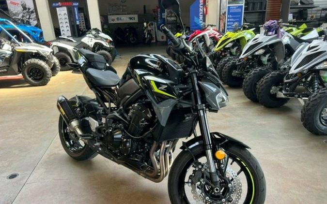 2024 Kawasaki Z900 ABS Metallic Spark Black/Metallic Matte Dark