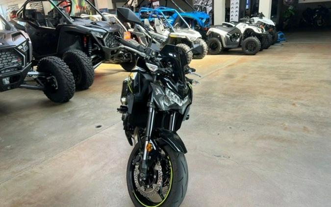 2024 Kawasaki Z900 ABS Metallic Spark Black/Metallic Matte Dark