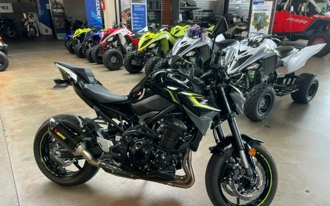2024 Kawasaki Z900 ABS Metallic Spark Black/Metallic Matte Dark