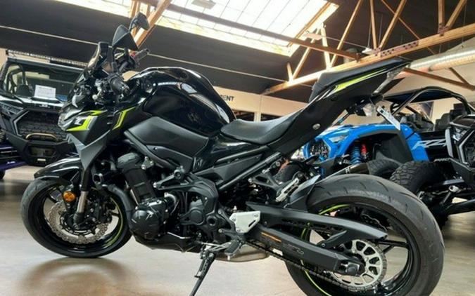 2024 Kawasaki Z900 ABS Metallic Spark Black/Metallic Matte Dark