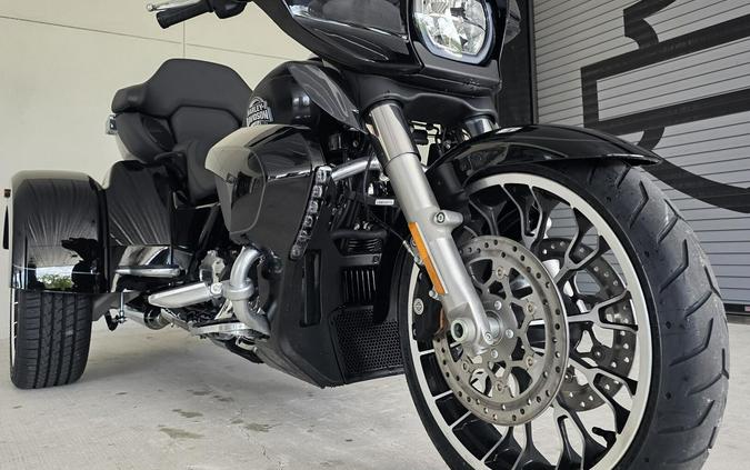 2026 Harley-Davidson® Street Glide 3 Limited Vivid Black Chrome Trim