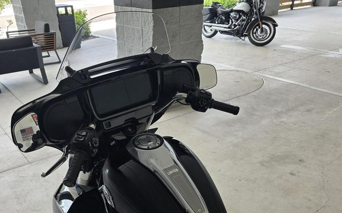 2026 Harley-Davidson® Street Glide 3 Limited Vivid Black Chrome Trim