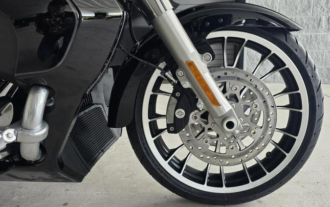 2026 Harley-Davidson® Street Glide 3 Limited Vivid Black Chrome Trim