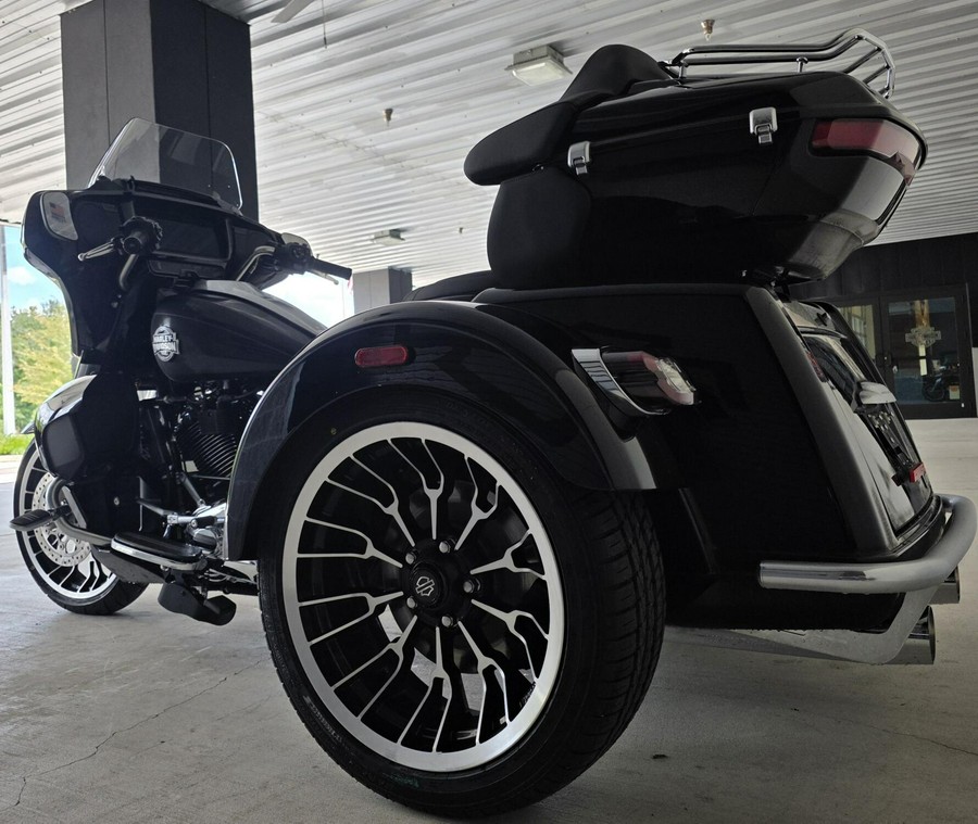 2026 Harley-Davidson® Street Glide 3 Limited Vivid Black Chrome Trim