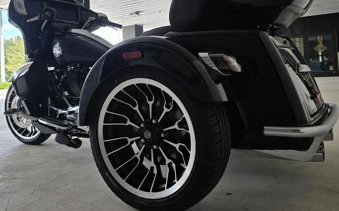 2026 Harley-Davidson® Street Glide 3 Limited Vivid Black Chrome Trim