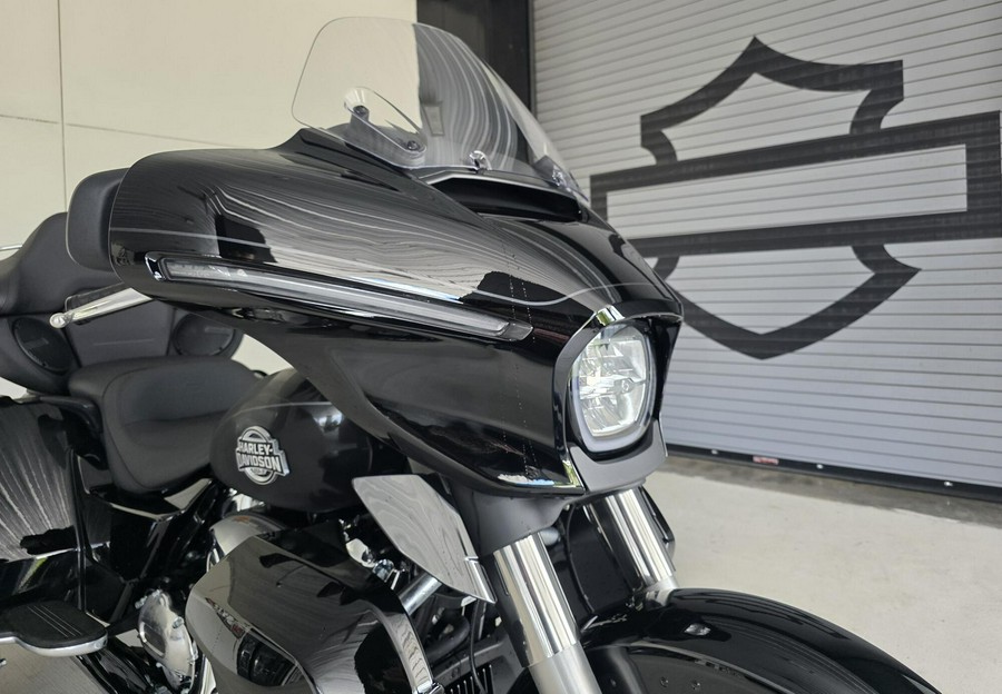 2026 Harley-Davidson® Street Glide 3 Limited Vivid Black Chrome Trim