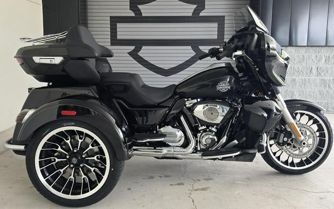 2026 Harley-Davidson® Street Glide 3 Limited Vivid Black Chrome Trim