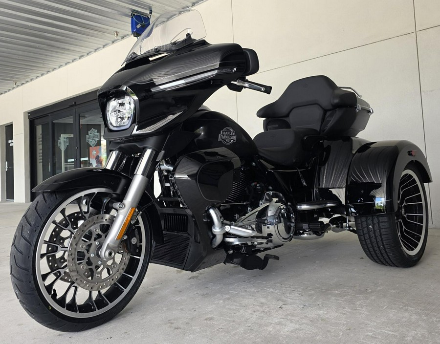 2026 Harley-Davidson® Street Glide 3 Limited Vivid Black Chrome Trim