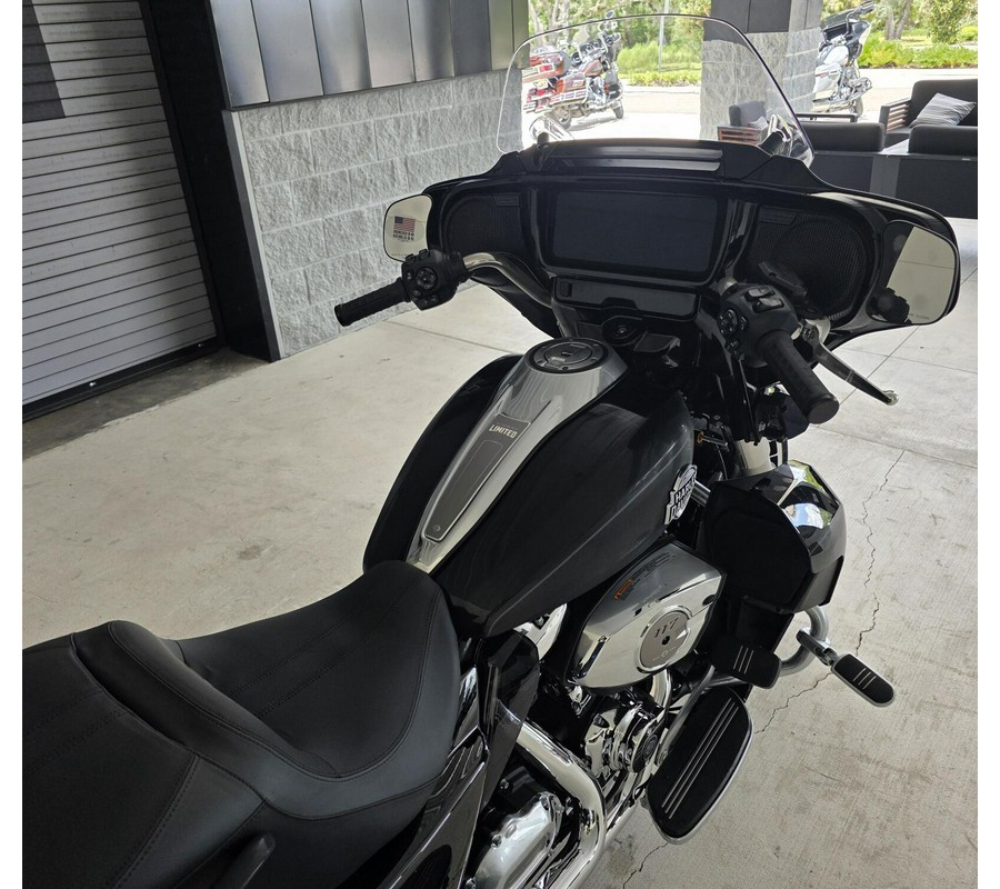 2026 Harley-Davidson® Street Glide 3 Limited Vivid Black Chrome Trim