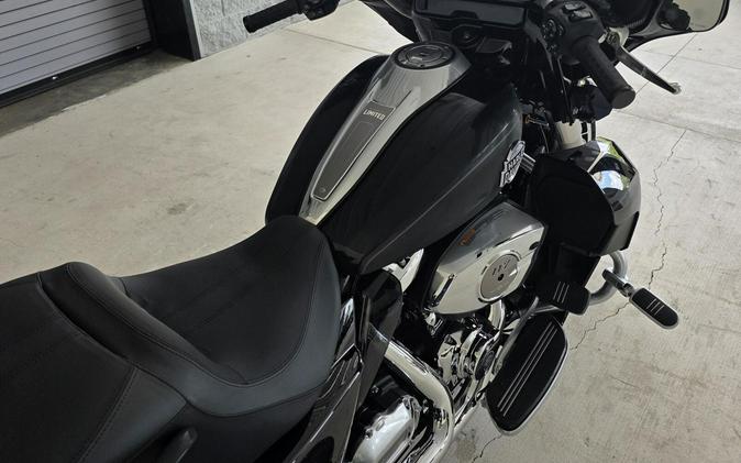 2026 Harley-Davidson® Street Glide 3 Limited Vivid Black Chrome Trim